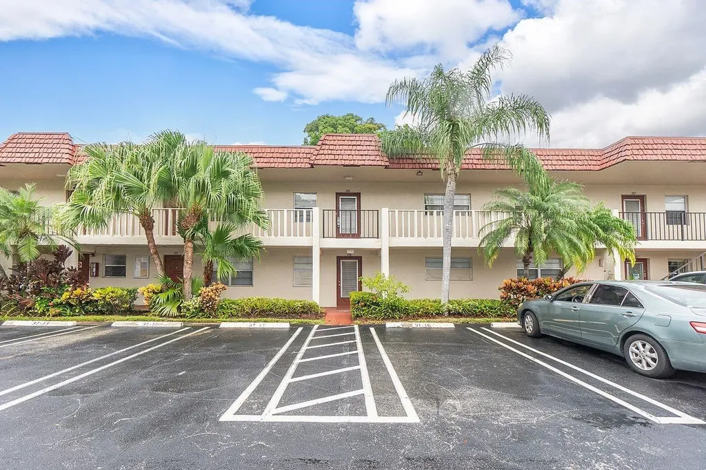 31 Abbey Lane Delray Beach FL 33446