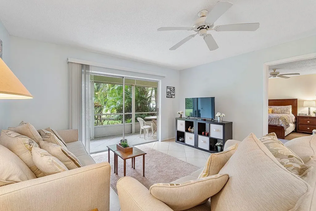 31 Abbey Lane Delray Beach FL 33446