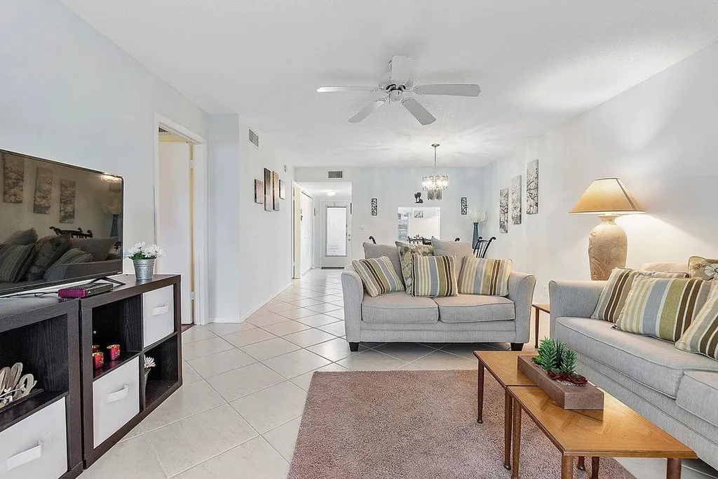 31 Abbey Lane Delray Beach FL 33446