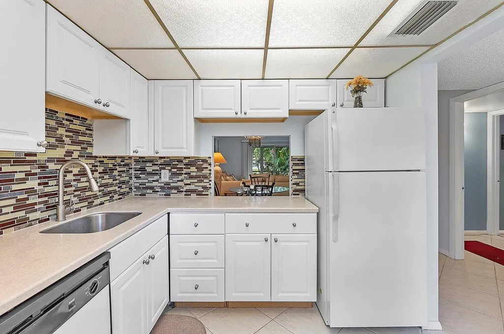 31 Abbey Lane Delray Beach FL 33446