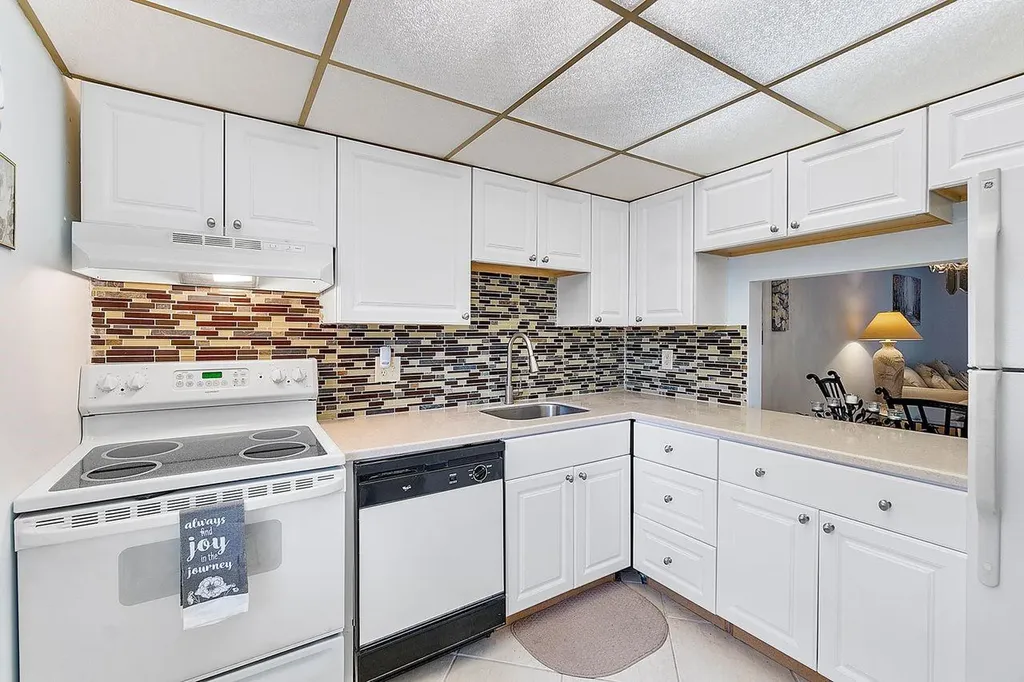 31 Abbey Lane Delray Beach FL 33446