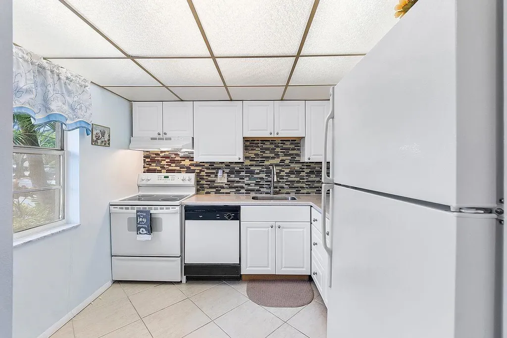 31 Abbey Lane Delray Beach FL 33446