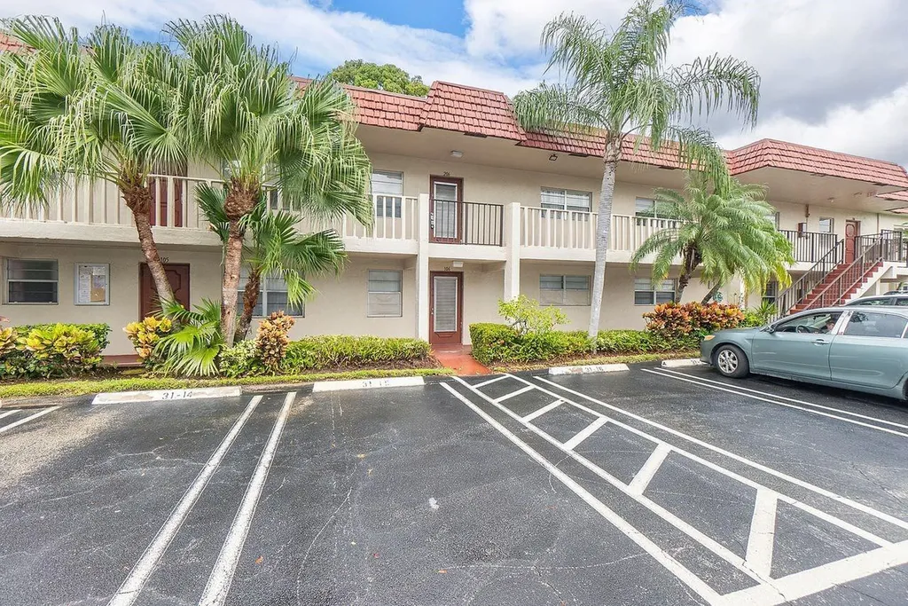31 Abbey Lane Delray Beach FL 33446