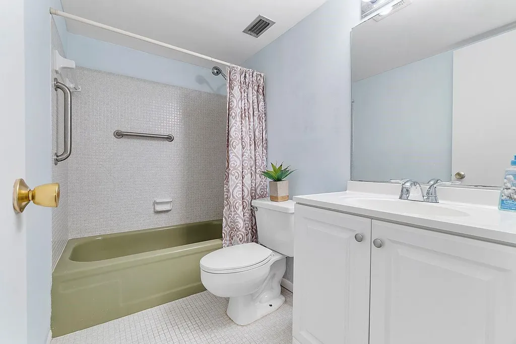 31 Abbey Lane Delray Beach FL 33446