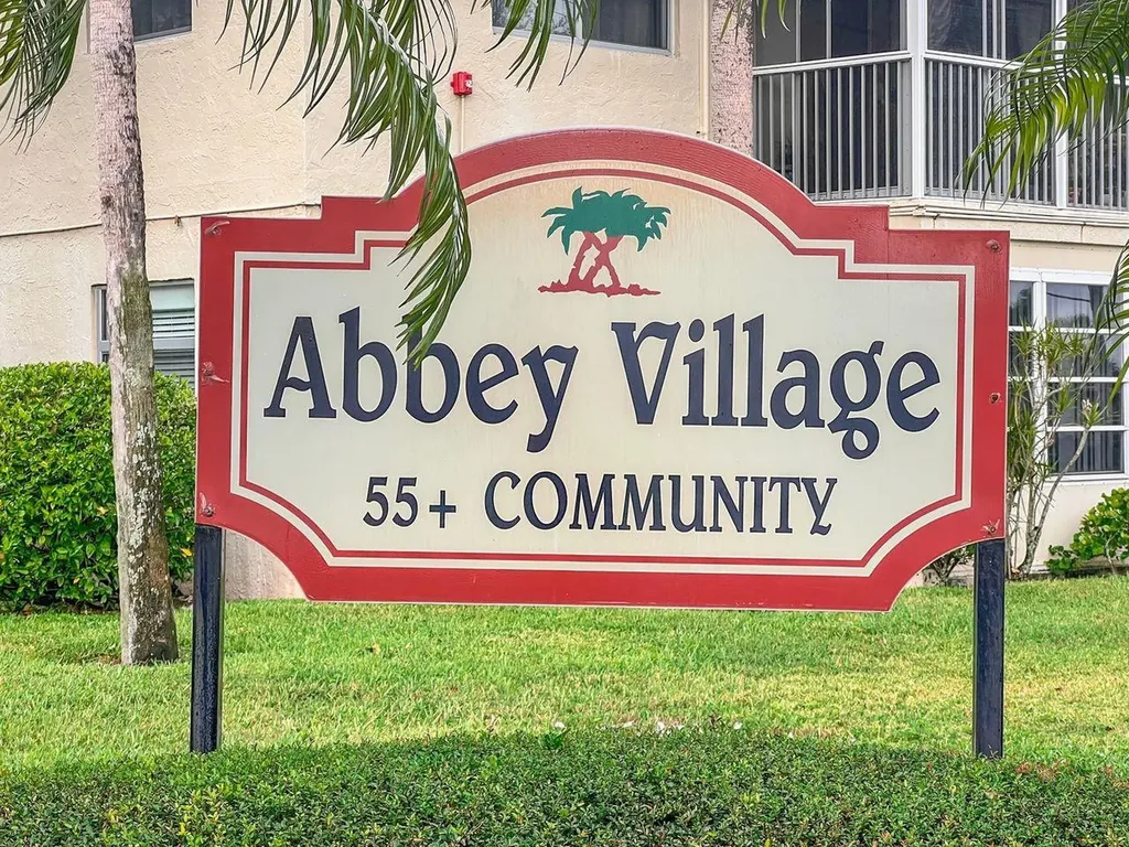 31 Abbey Lane Delray Beach FL 33446