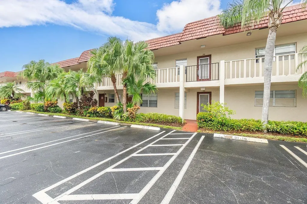 31 Abbey Lane Delray Beach FL 33446