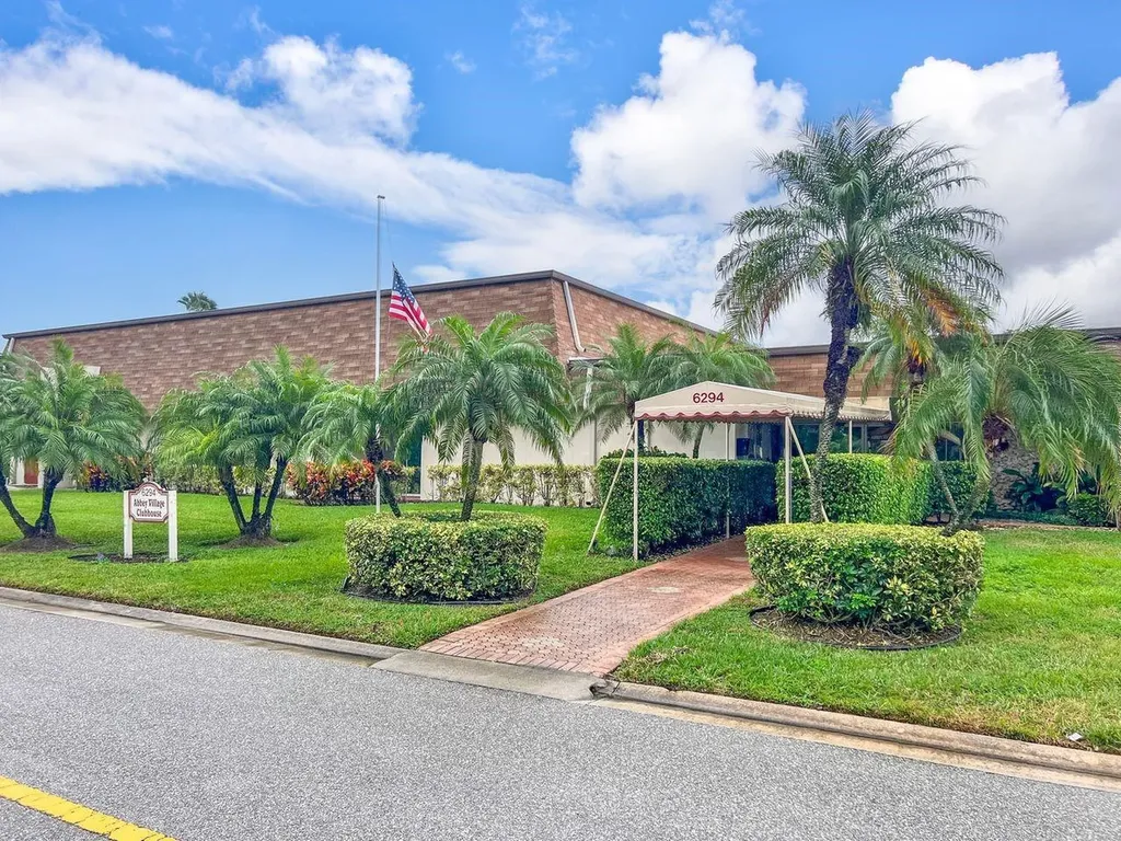 31 Abbey Lane Delray Beach FL 33446