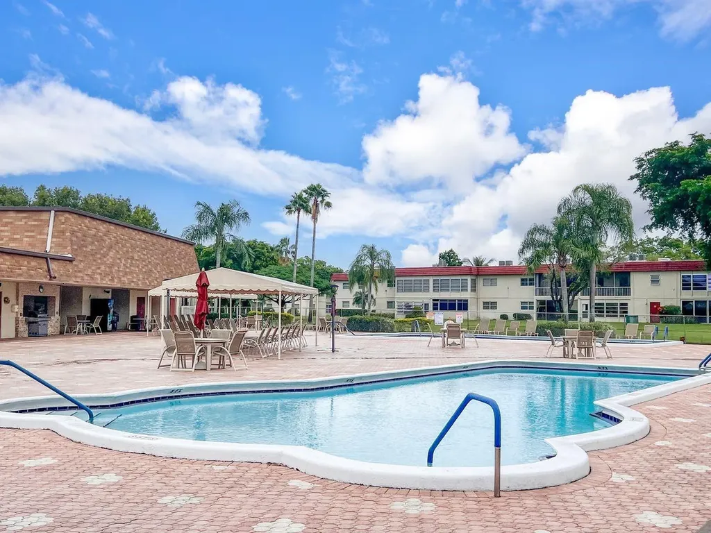 31 Abbey Lane Delray Beach FL 33446