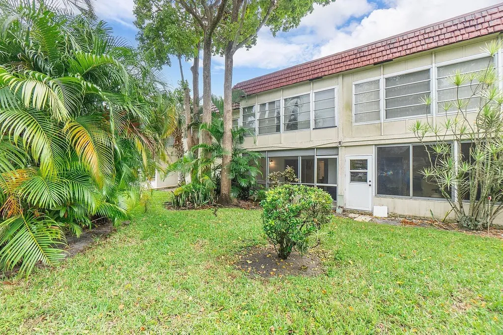 31 Abbey Lane Delray Beach FL 33446