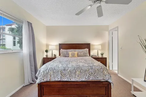 31 Abbey Lane Delray Beach FL 33446