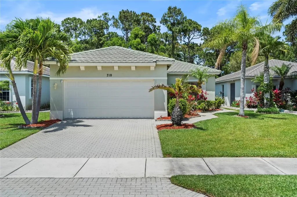 710 SW Rocky Bayou Terrace Port St Lucie FL 34986