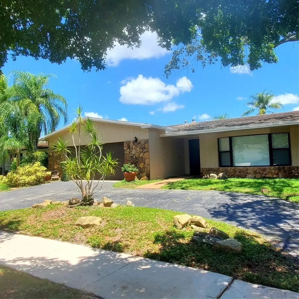 1421 NW 114th Avenue Pembroke Pines FL 33026
