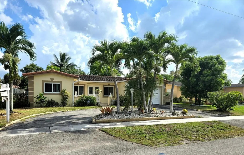 4600 NW 39th Street Lauderdale Lakes FL 33319