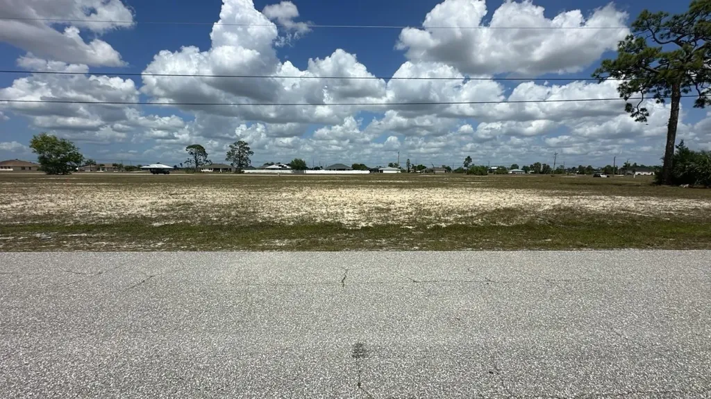 537 NW 15 Terrace Cape Coral FL 33993