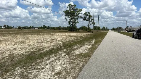 537 NW 15 Terrace Cape Coral FL 33993