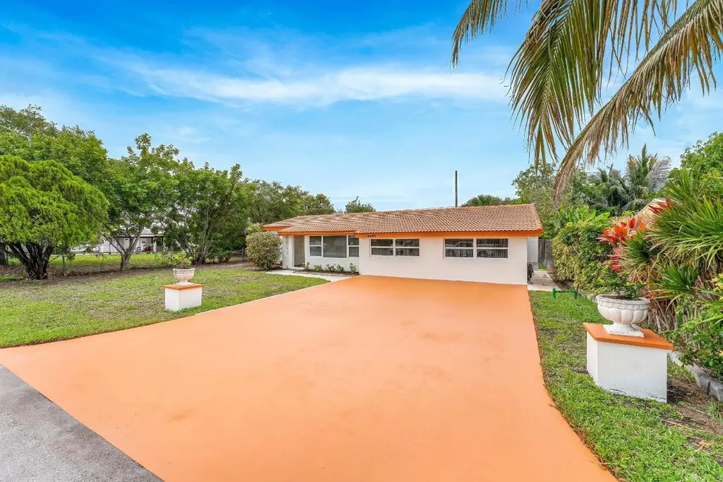 6220 Plunkett Street Hollywood FL 33023