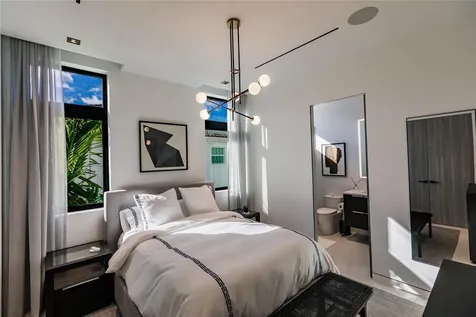 725 Poinciana Drive Fort Lauderdale FL 33301