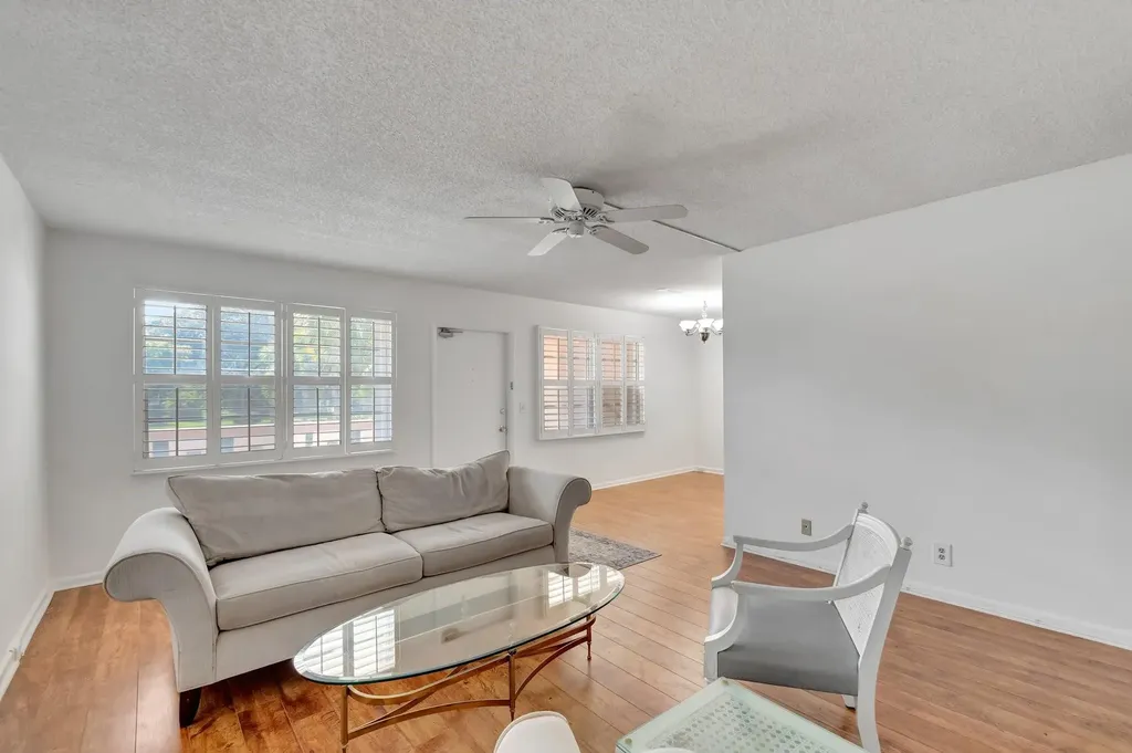 267 Wellington J West Palm Beach FL 33417