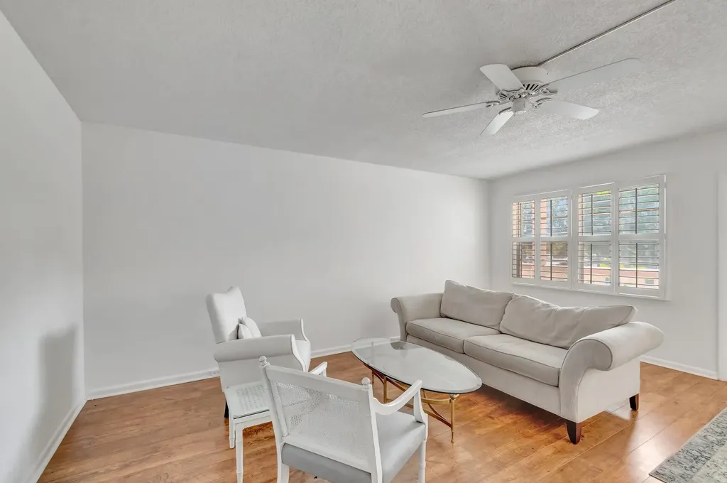 267 Wellington J West Palm Beach FL 33417