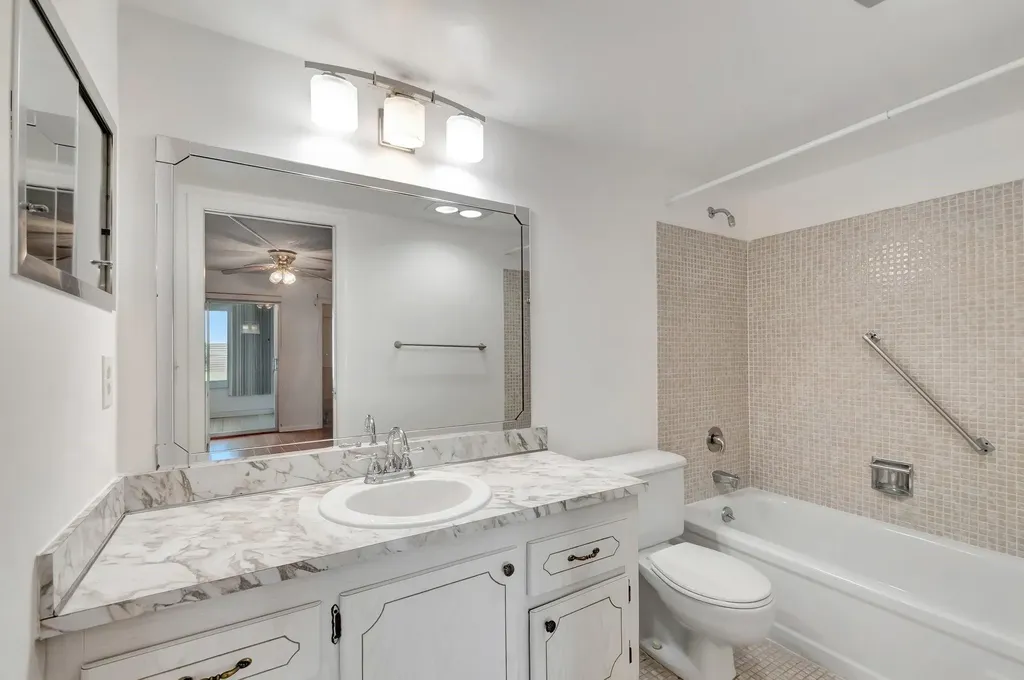 267 Wellington J West Palm Beach FL 33417