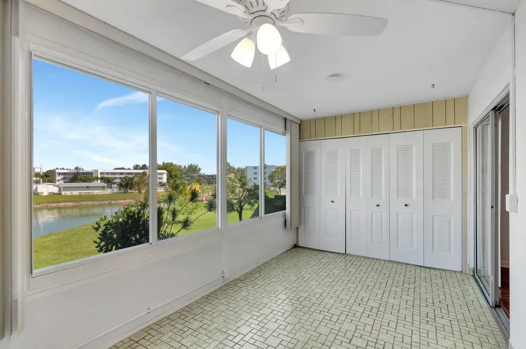 267 Wellington J West Palm Beach FL 33417