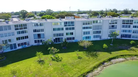 267 Wellington J West Palm Beach FL 33417