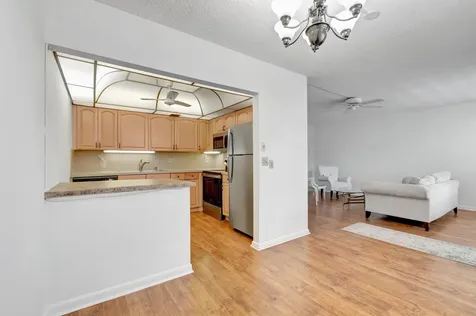267 Wellington J West Palm Beach FL 33417