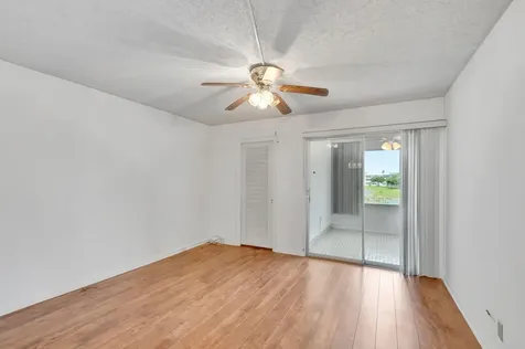 267 Wellington J West Palm Beach FL 33417