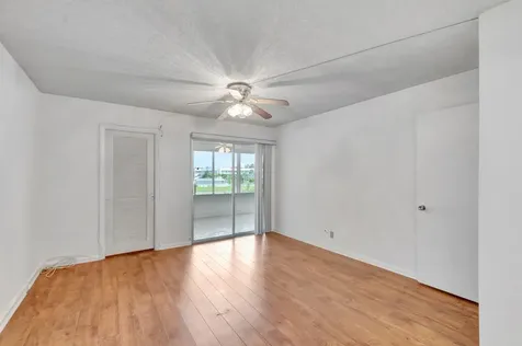 267 Wellington J West Palm Beach FL 33417