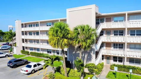 267 Wellington J West Palm Beach FL 33417