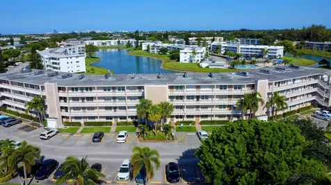 267 Wellington J West Palm Beach FL 33417