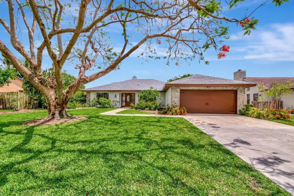 7415 Woodland Creek Lane Lake Worth FL 33467