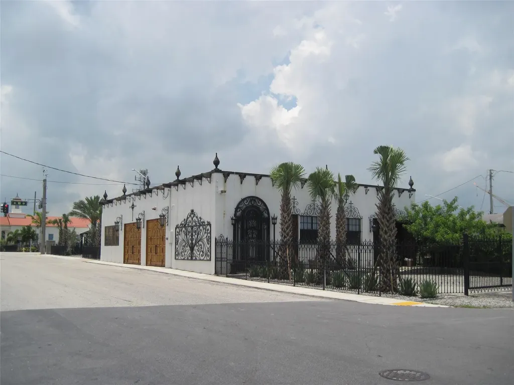 101 NE 1st Street Dania Beach FL 33004