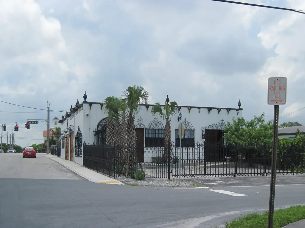 101 NE 1st Street Dania Beach FL 33004