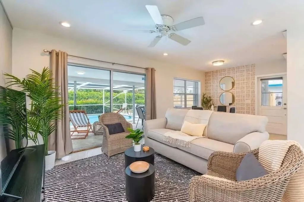 176 SE 27th Place Boynton Beach FL 33435