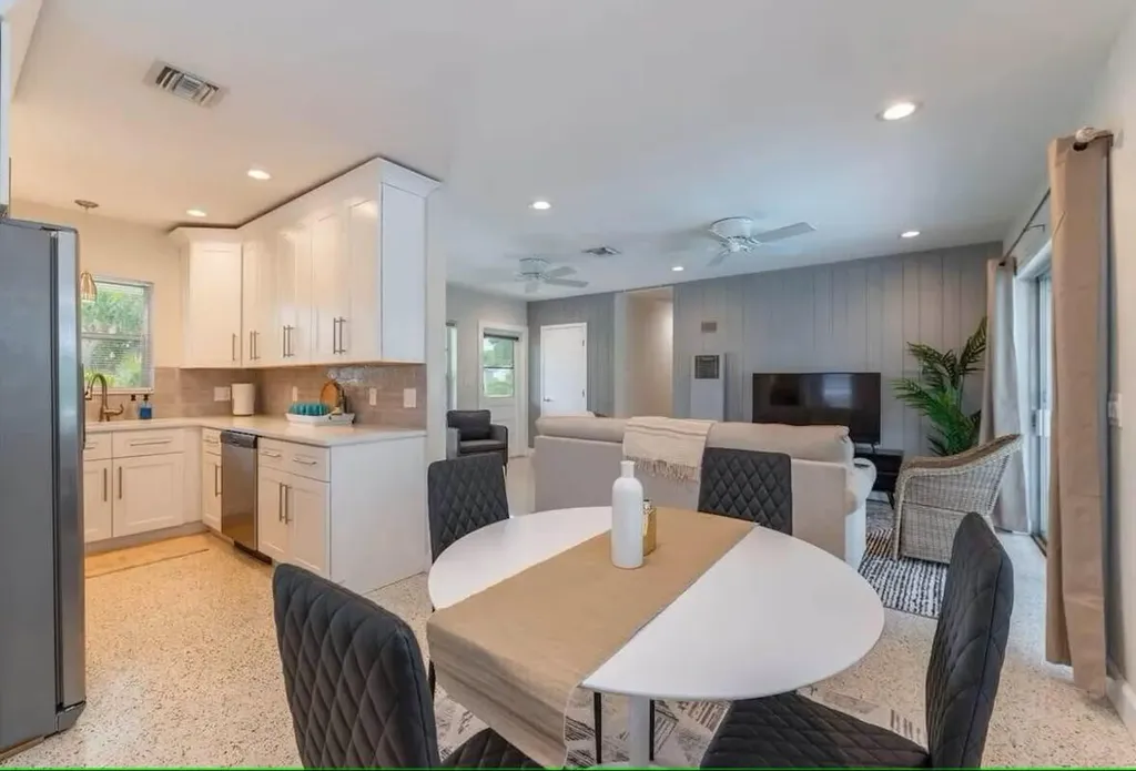 176 SE 27th Place Boynton Beach FL 33435