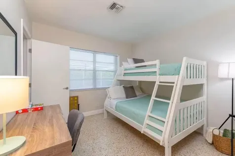 176 SE 27th Place Boynton Beach FL 33435