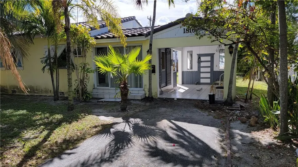 1816 Roosevelt Street Hollywood FL 33020