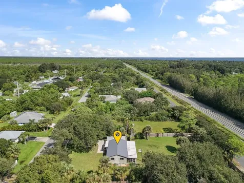 9633 Honeysuckle Sebastian FL 32976