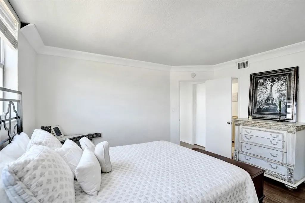 1051 Hillsboro Mile Hillsboro Beach FL 33062
