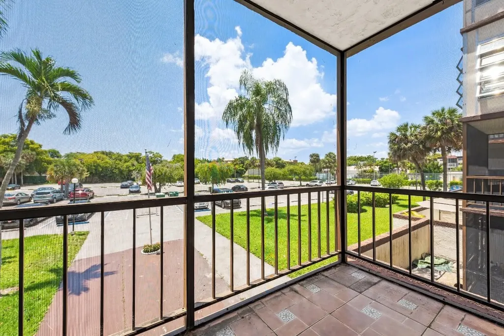 7100 NW 17th Street Plantation FL 33313