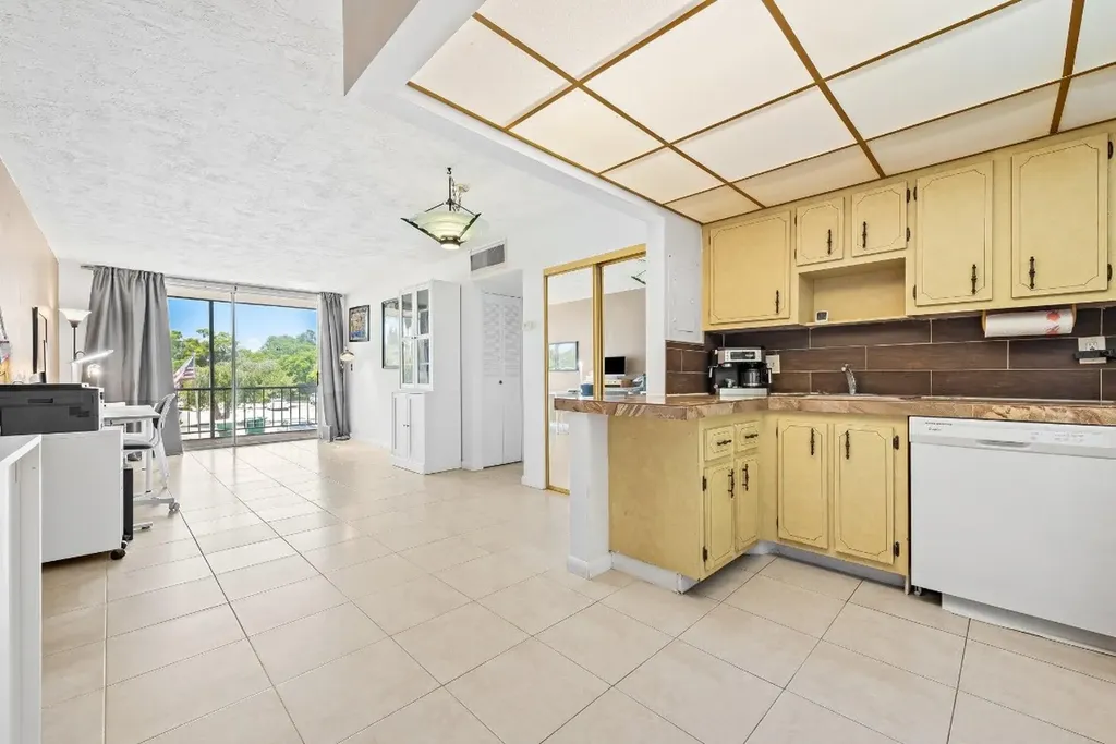 7100 NW 17th Street Plantation FL 33313