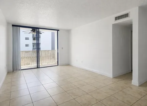 8185 NW 7th Street Miami FL 33126