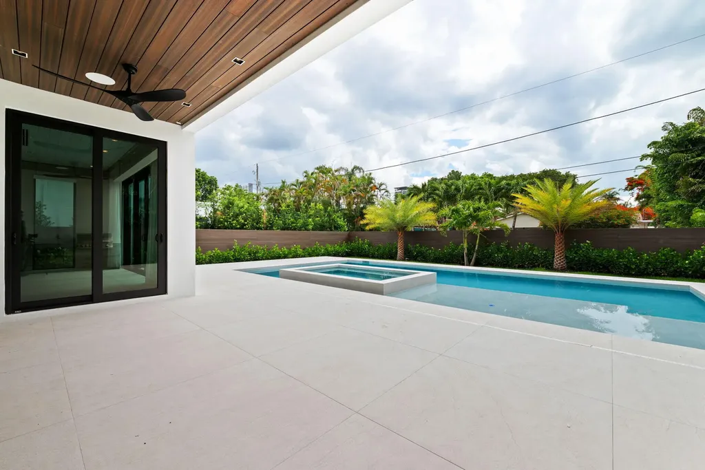 425 NE 10th Avenue Fort Lauderdale FL 33301