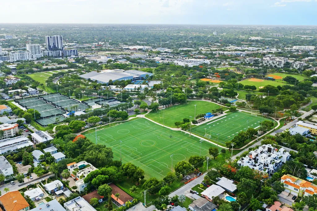 425 NE 10th Avenue Fort Lauderdale FL 33301