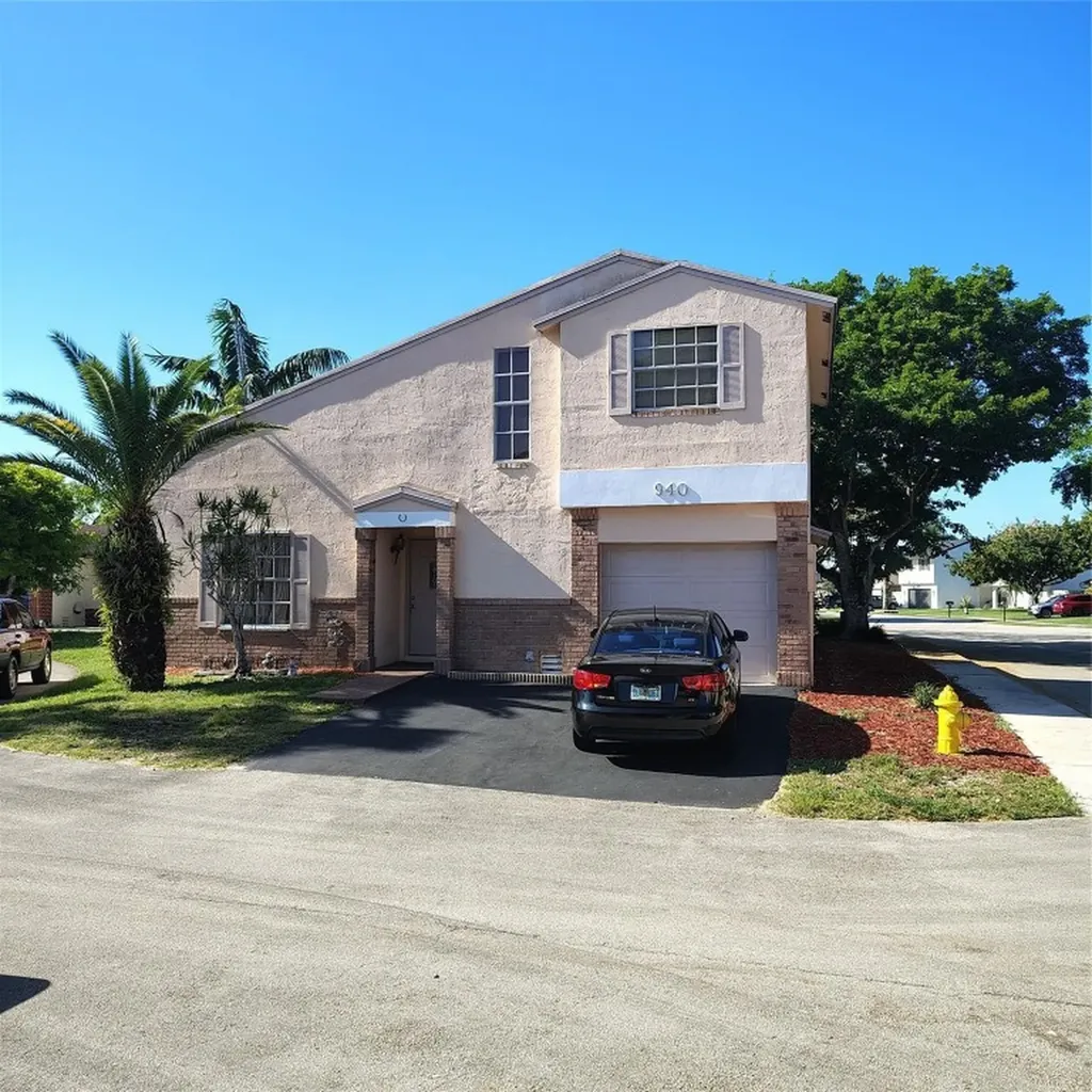940 Cumberland Terrace Davie FL 33325