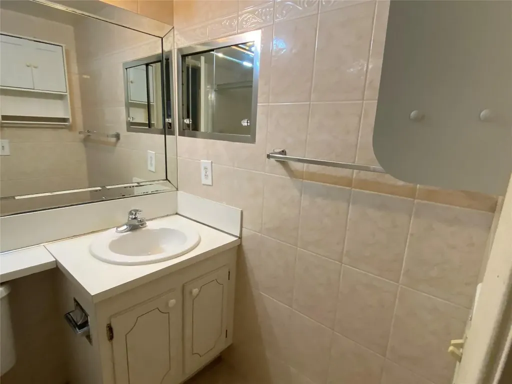 2025 Berkshire B Deerfield Beach FL 33442