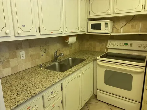 2025 Berkshire B Deerfield Beach FL 33442