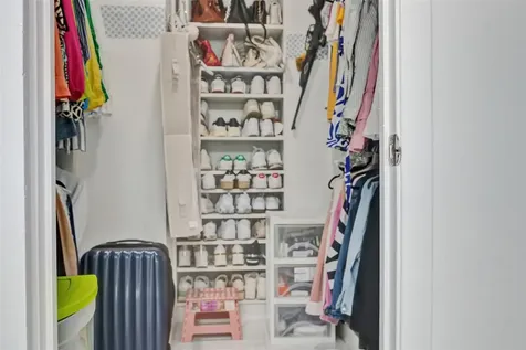 18041 Biscayne Boulevard Aventura FL 33160