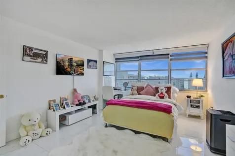 18041 Biscayne Boulevard Aventura FL 33160